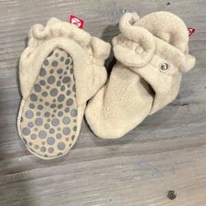 EUC Zutano Organic Cotton fleece Stay On Gripper Baby Bootie - Khaki 12 mo